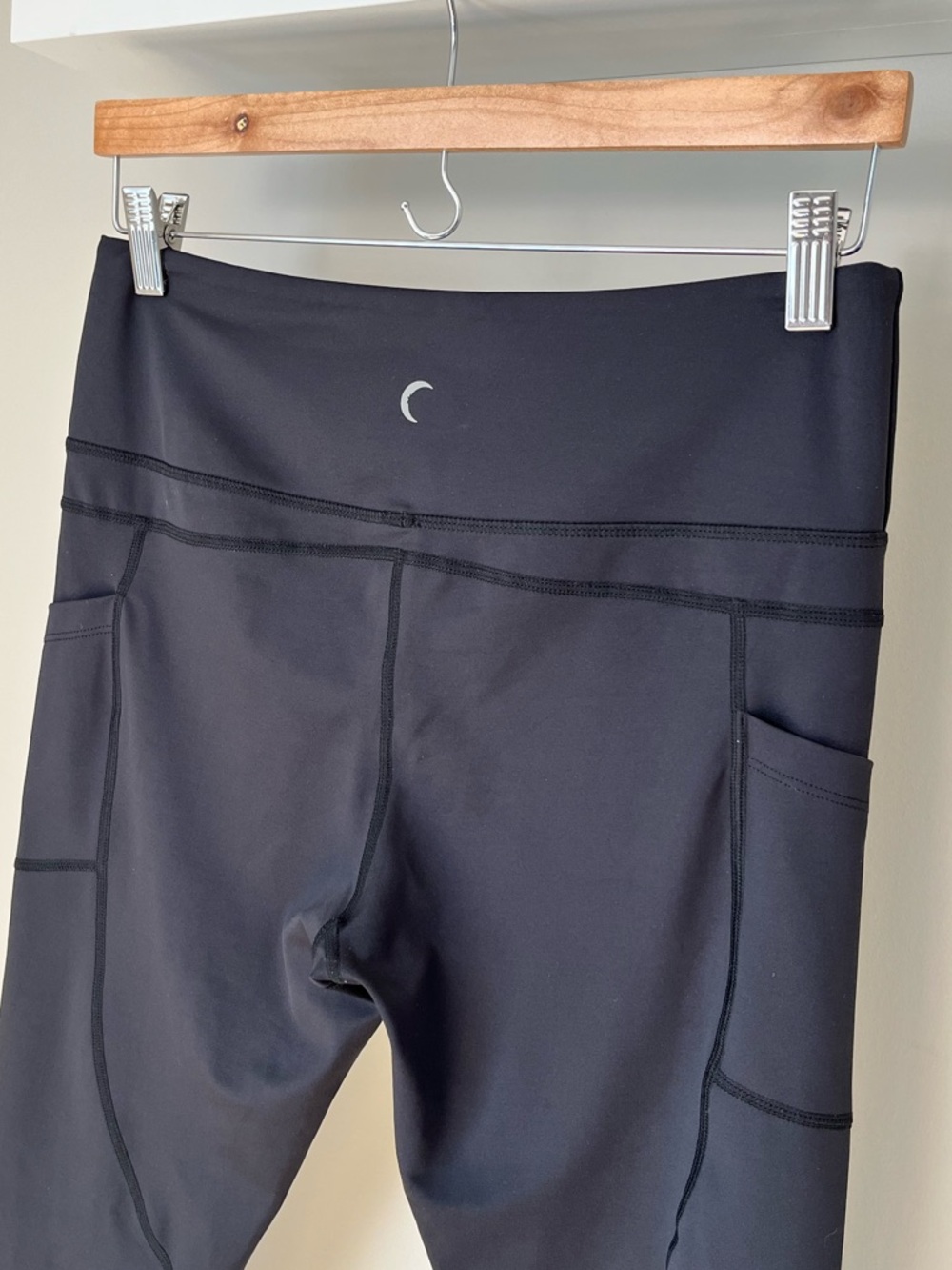Zyia Pocket Capri Leggings - Picture 6 of 7